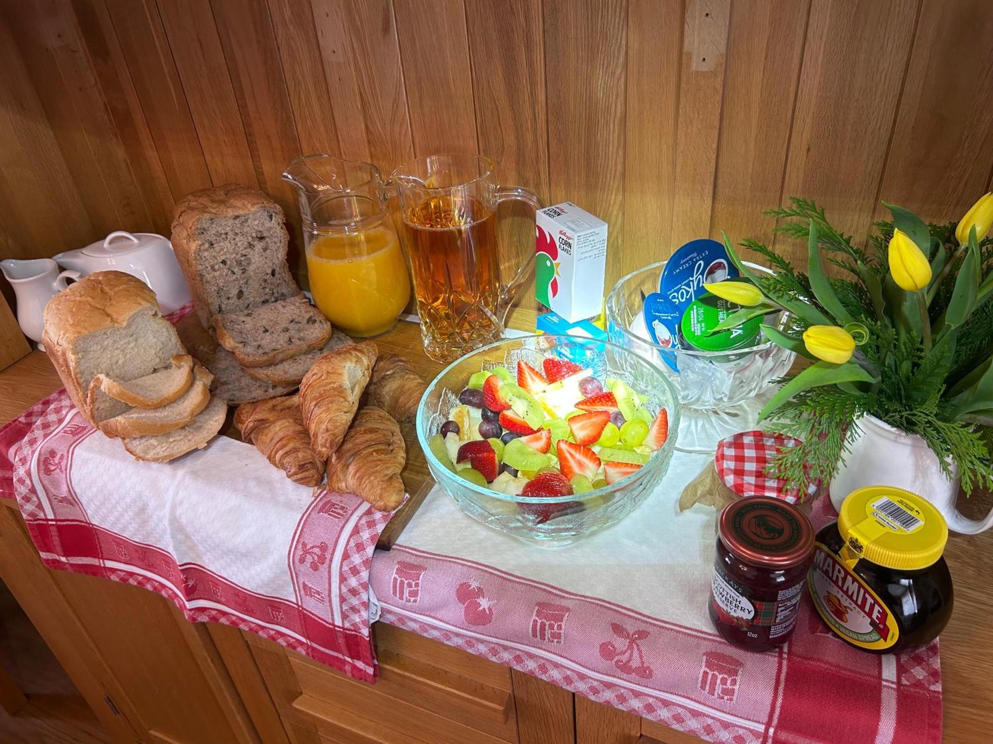 The Westwoods Bed & Breakfast ภายนอก รูปภาพ